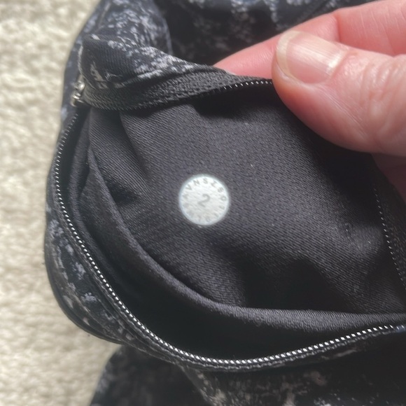 Lululemon Pace Rival Crop 22" in Achromatize Ice Grey Black Size 2 - Picture 9 of 11